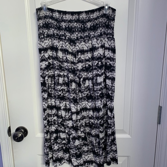 Black and White Strapless Dress - Picture 1 of 3